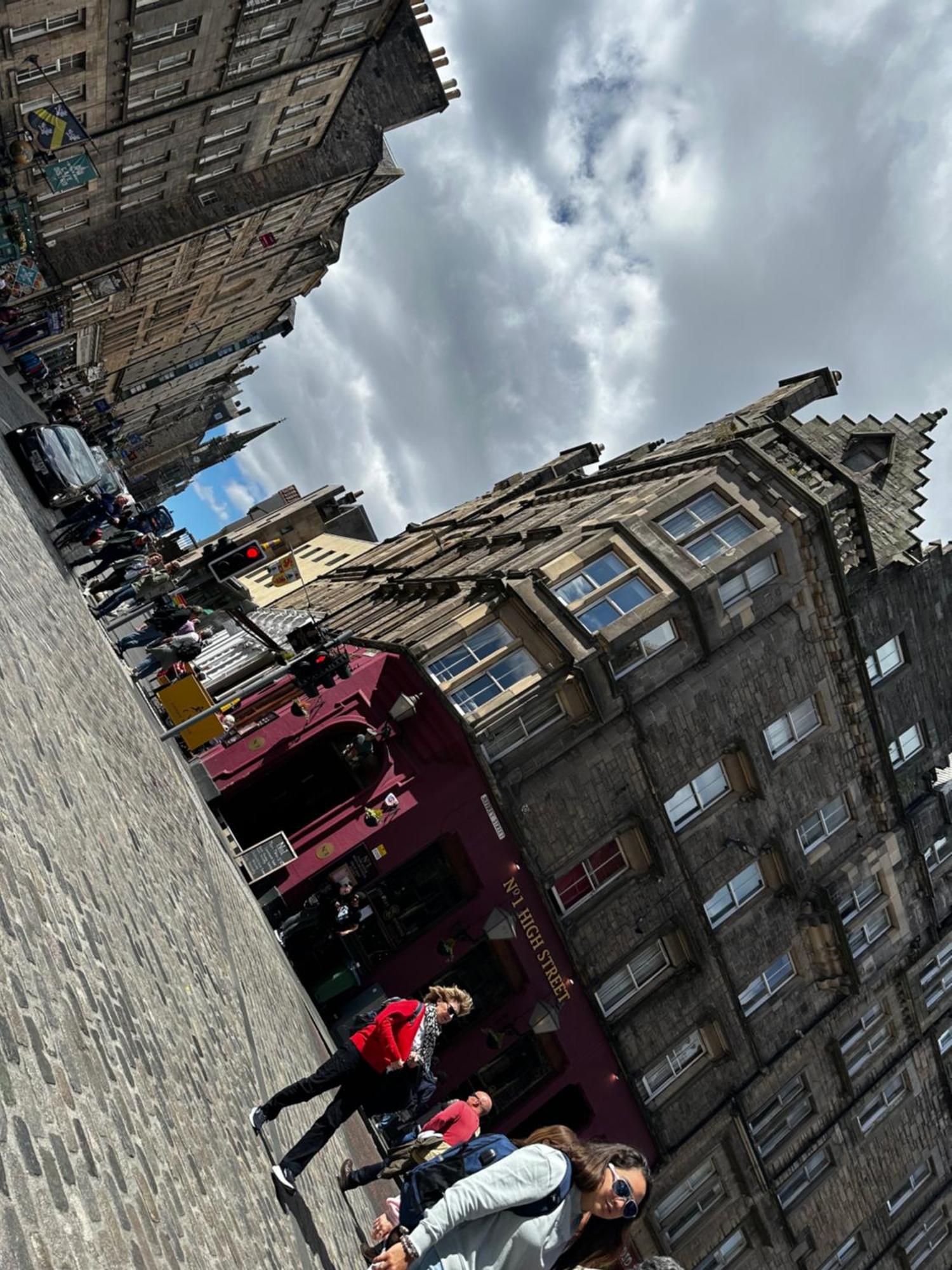 Old House In Central Of Old Town Edinburg Exteriör bild