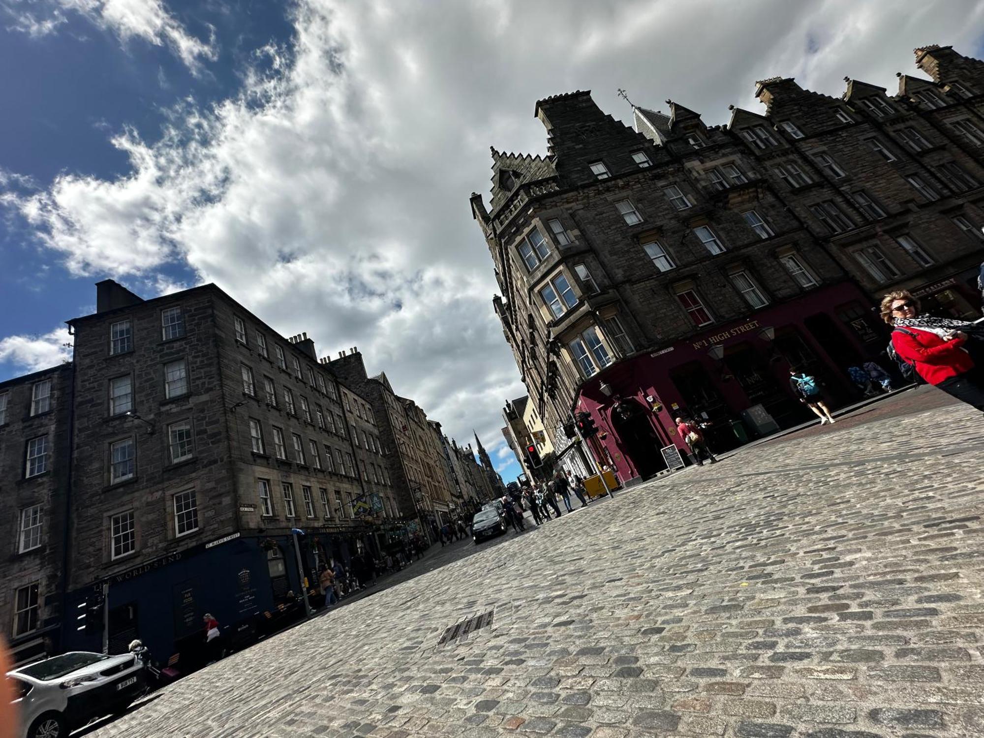 Old House In Central Of Old Town Edinburg Exteriör bild