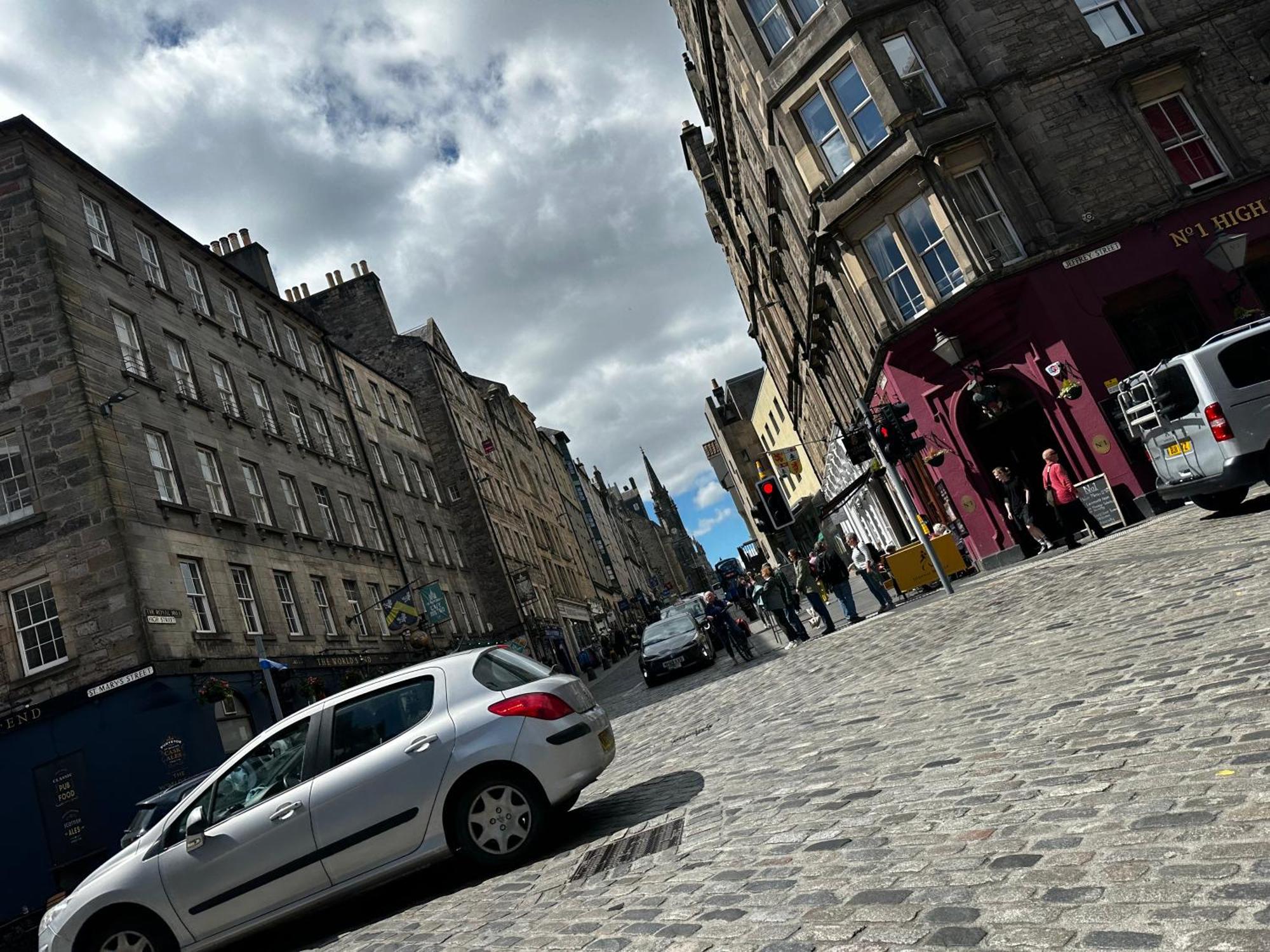 Old House In Central Of Old Town Edinburg Exteriör bild